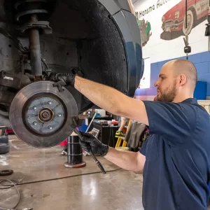 Brake Repair Services: We provide complete brake services, ensuring effective performance and road safety.